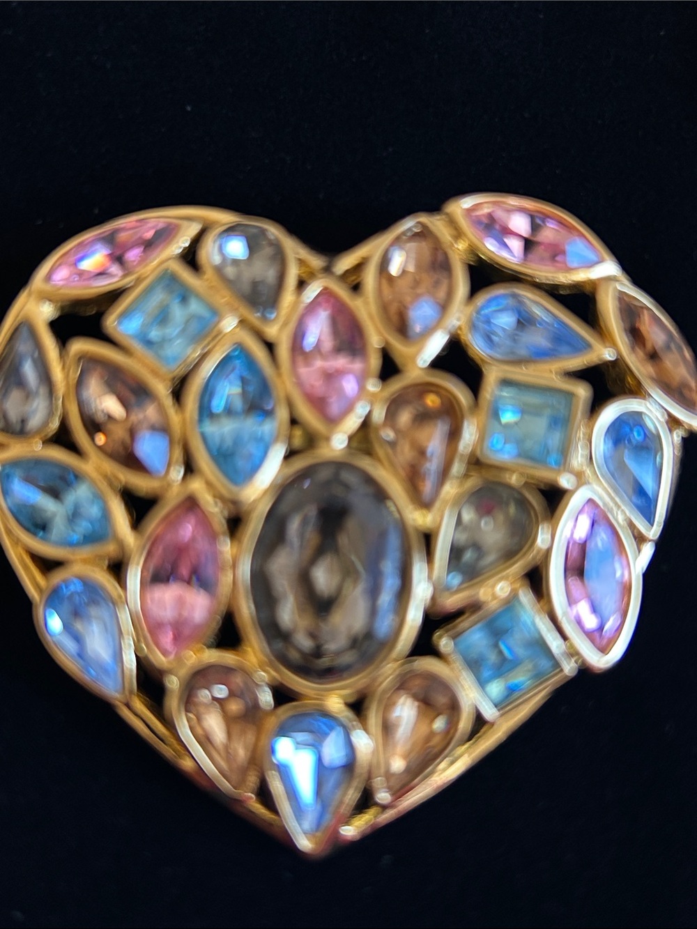 YSL Vintage 80’s Glamour Aphrodite Gold Plated Heart Multi-Color Crystal Brooch. - Picture 3 of 7